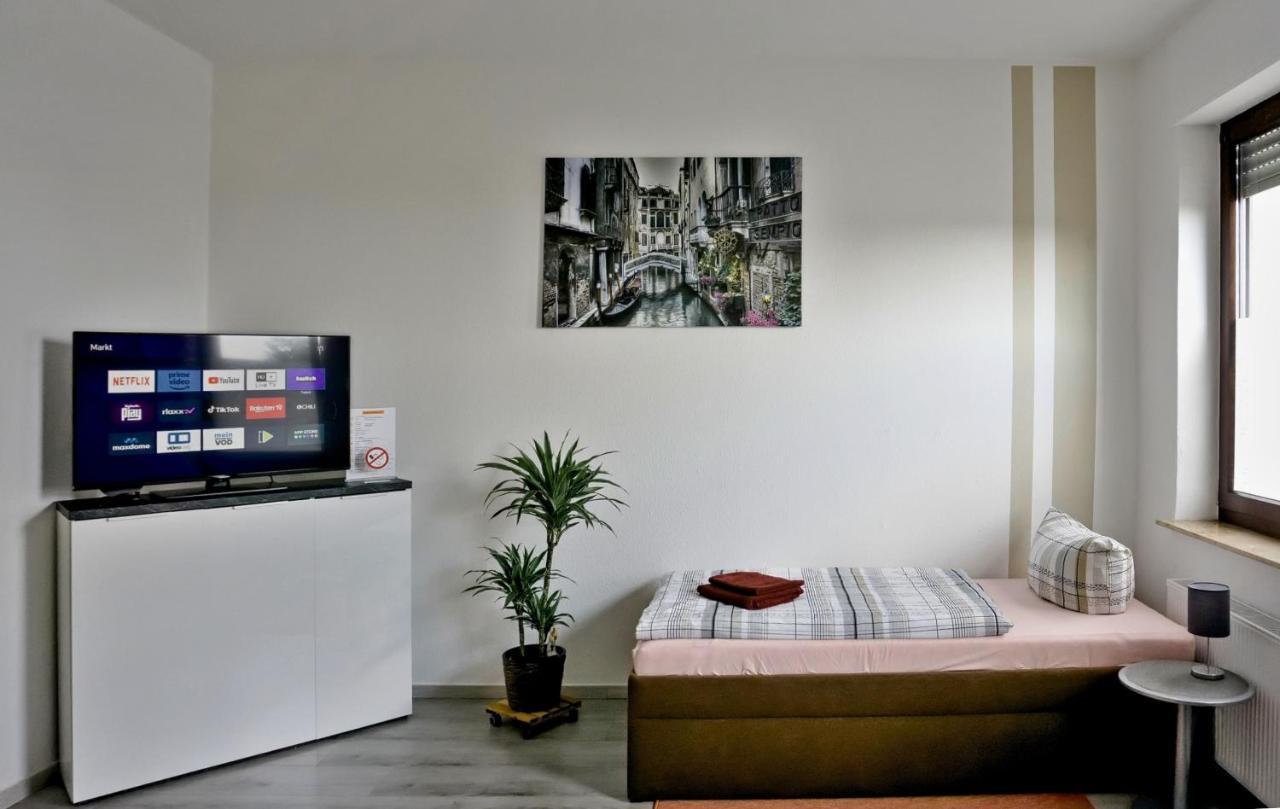 Wohnung Fuer 1 Bis 3 Personen ゾーリンゲン エクステリア 写真